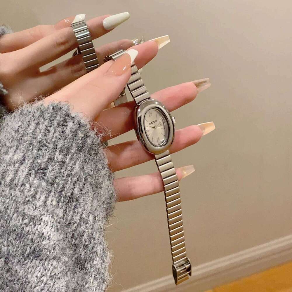 Hot Sale Silver Women Vintage Oval Dial Roman Numerals Steel Strap Quartz es Girl Student Wrist Dropshipping H260228