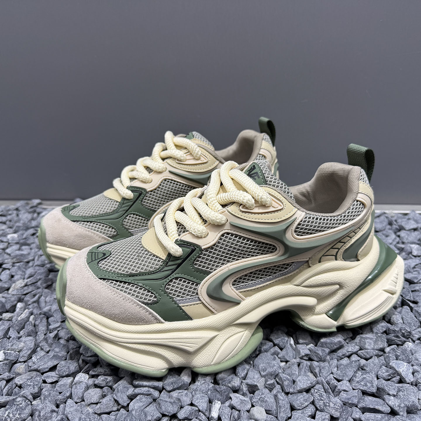 Hot new free shipping designer shoes for mens running shoes black green grey Fashionable and versatile outdoor sneakers sport shoes