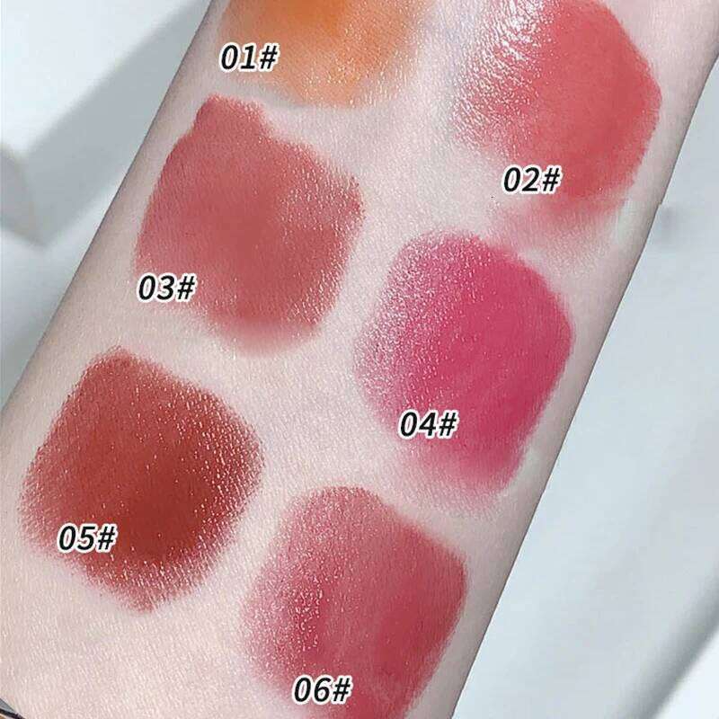 When light, soft smooth lipstick hydrates moisturizing and white, not easy stick to the cup H260302