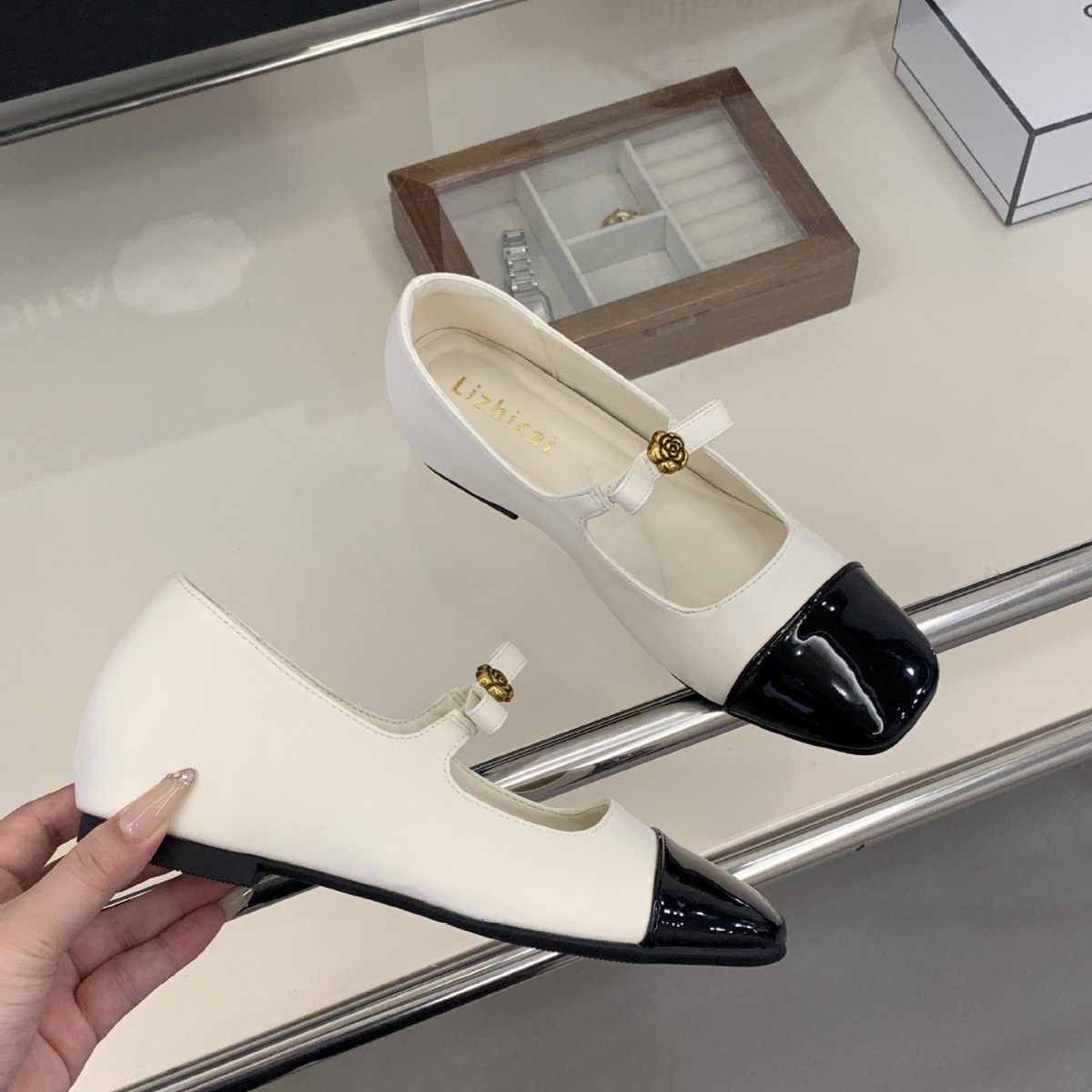 new Free Shipping Dress Shoes Fashionable and comfortable high heels make women's shoes look slimmer for daily wear