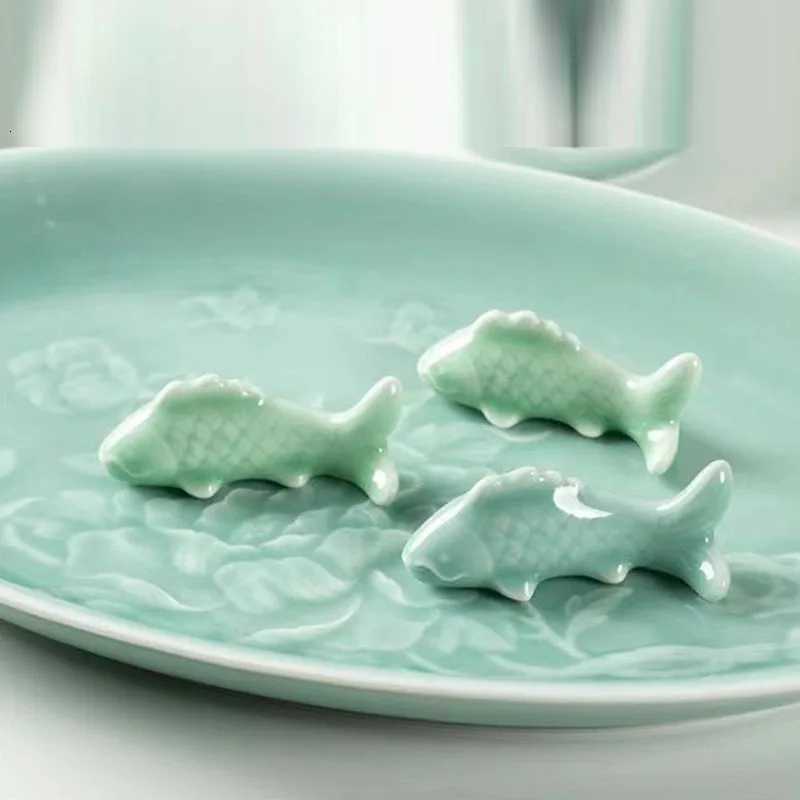 Lovely Celadon Ceramic Koi Fish Pen Holder Small Tea Pet Calligraphy Supply Home DecorT260302
