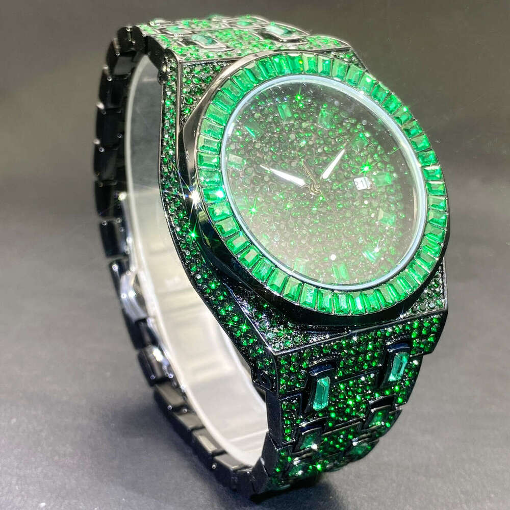 Hip-hop watch, high-end brand, suitable for dates, cool and stylish, men's fashion green full-rhinestone wristwatch fully paved with diamonds