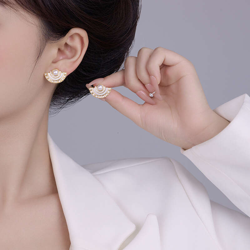 Natural Shell Fan-Shaped Earrings Vintage S925 Silver Stud for Women Unique and Luxurious Earrings with a High-End Feel