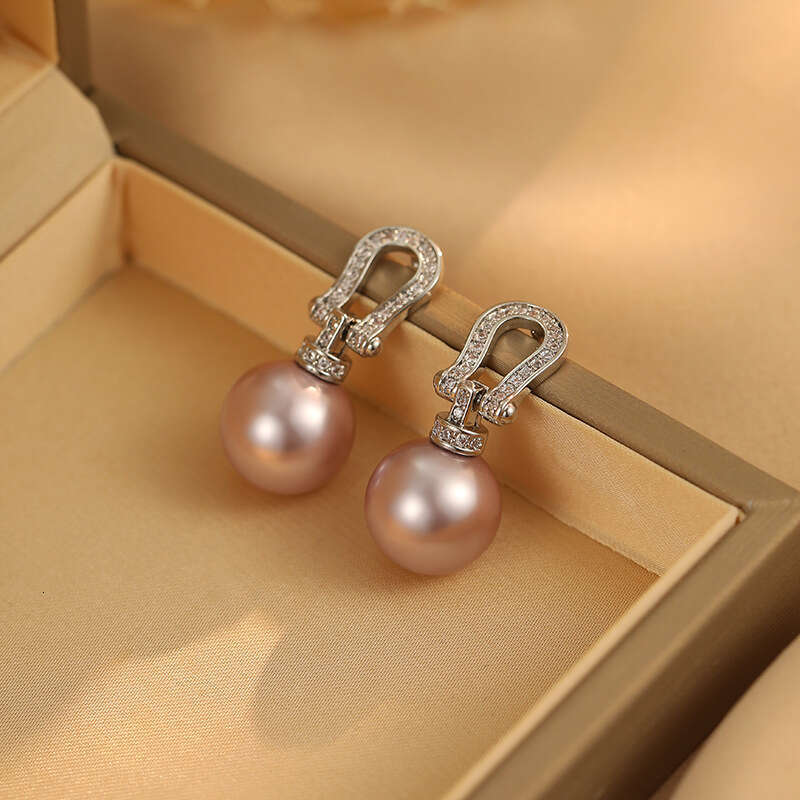 Micro-inlaid Hollow Horseshoe Pearl Stud Earrings For Women Light Luxury Design Exquisite And Versatile Ear