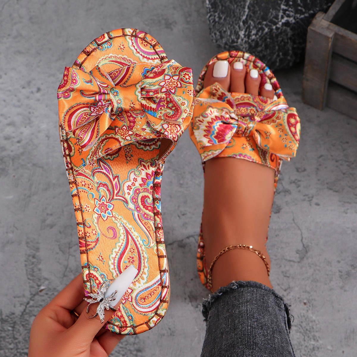 Free shipping 2026 hot casual and fashionable plus size designer slippers women's bow printed flat bottomed beach shoes