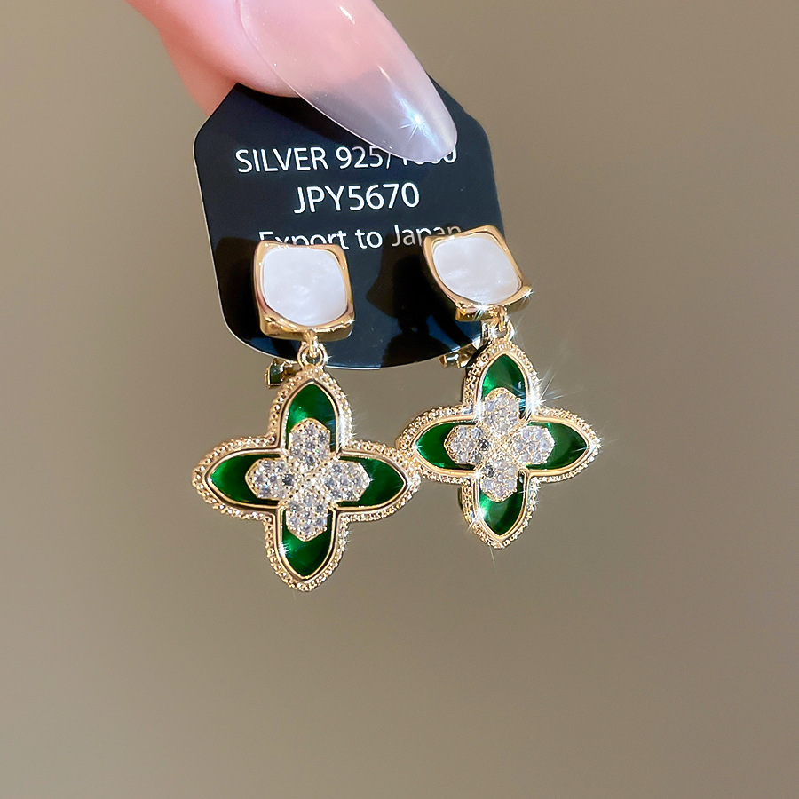 Zircon flower ear clip, vintage elegant niche style earrings, light luxury high-end earrings for women - view 9