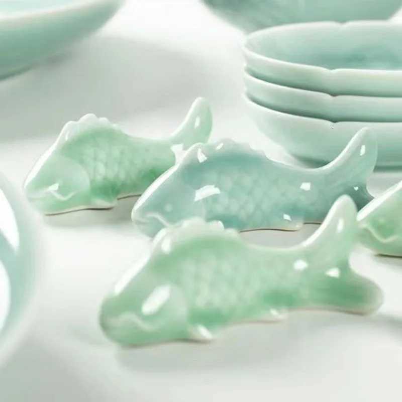 Lovely Celadon Ceramic Koi Fish Pen Holder Small Tea Pet Calligraphy Supply Home DecorT260302