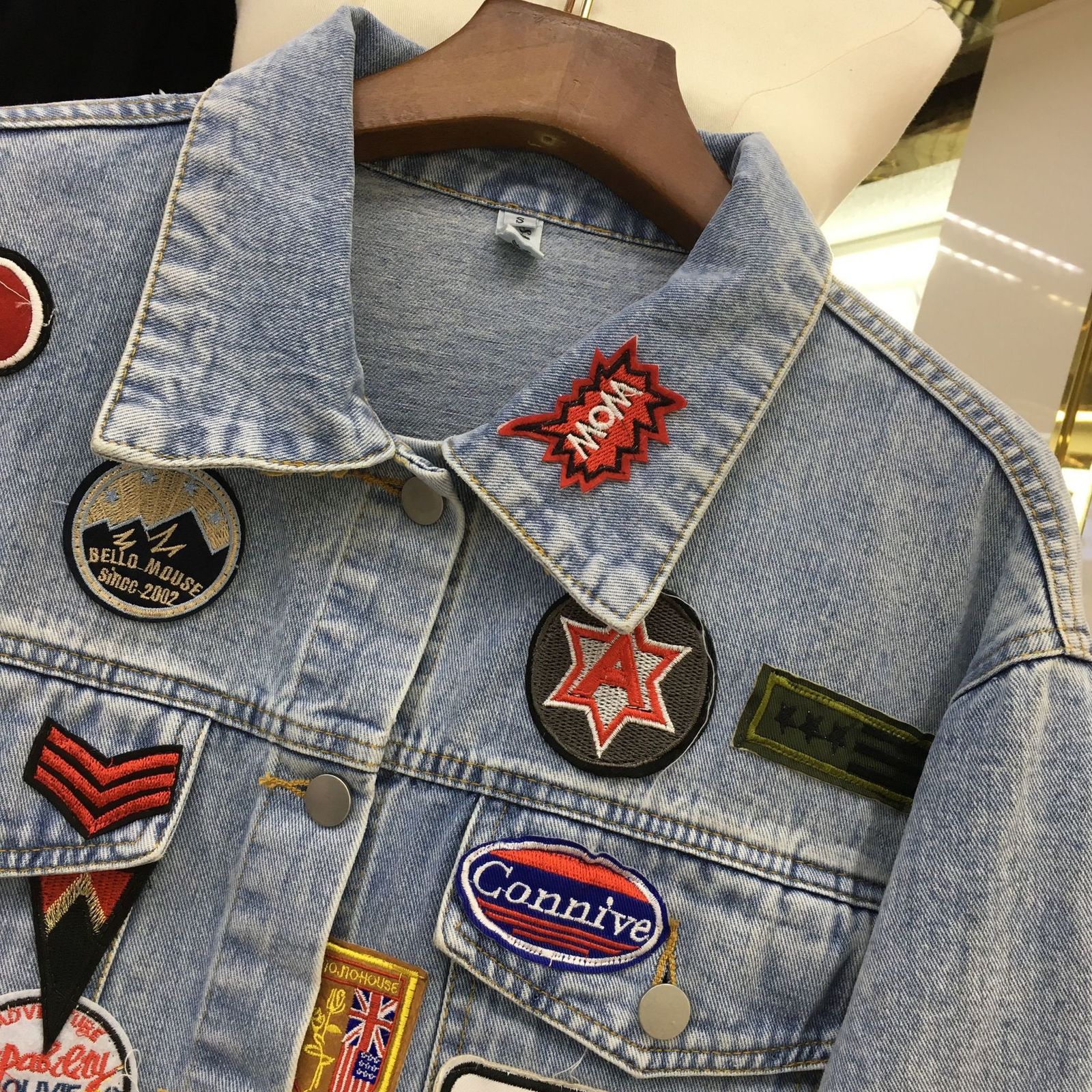 Women's Jackets Fashionable Spring Female Blue Denim Jacket Personality Hand-painted Graffiti Rivets Casual European Sequins Long Sleeves 230428