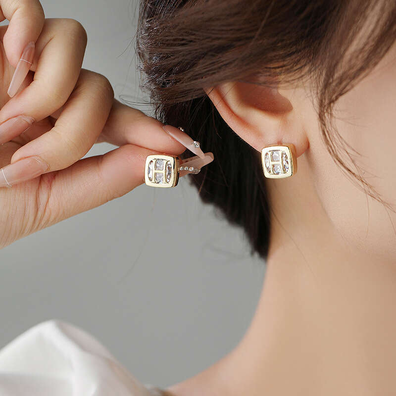 H Zirconia Square Stud Earrings High-end Luxury With Versatile And Elegant Design Silver Needle Earrings