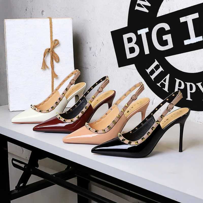 European And American Style Banquet High Heels Super High Heels Shallow MOUth Patent Leather Empty Strap Single Shoes K260302