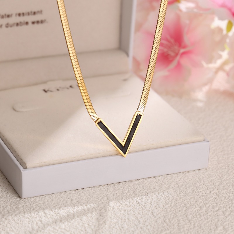 Titanium Steel V Necklace for Men Women Minimalist Blade Snake Chain Hip Hop Jewelry Waterproof