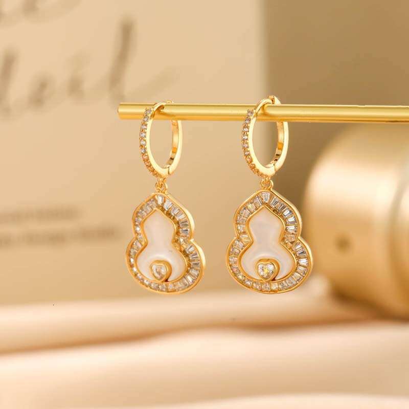 French-style High-end Mother-of-pearl Gourd Earrings Fashionable And Versatile Earrings