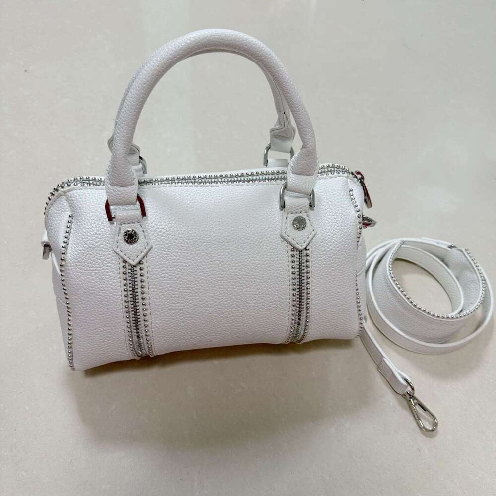 New fashion shoulder black women's crossbody bag, luxurious design, vintage envelope bag