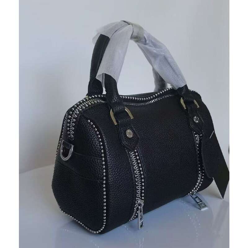 New fashion shoulder black women's crossbody bag, luxurious design, vintage envelope bag