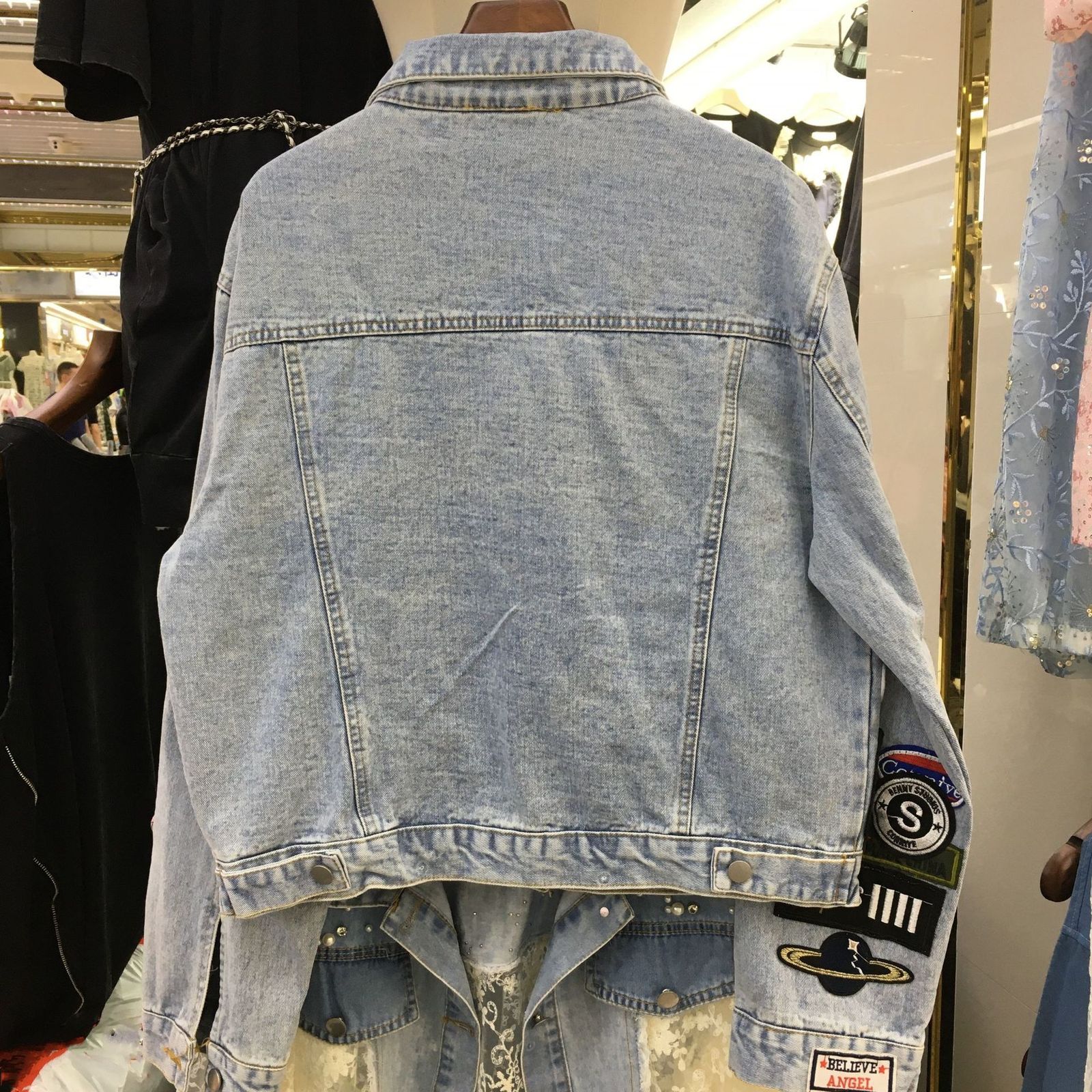 Women's Jackets Fashionable Spring Female Blue Denim Jacket Personality Hand-painted Graffiti Rivets Casual European Sequins Long Sleeves 230428