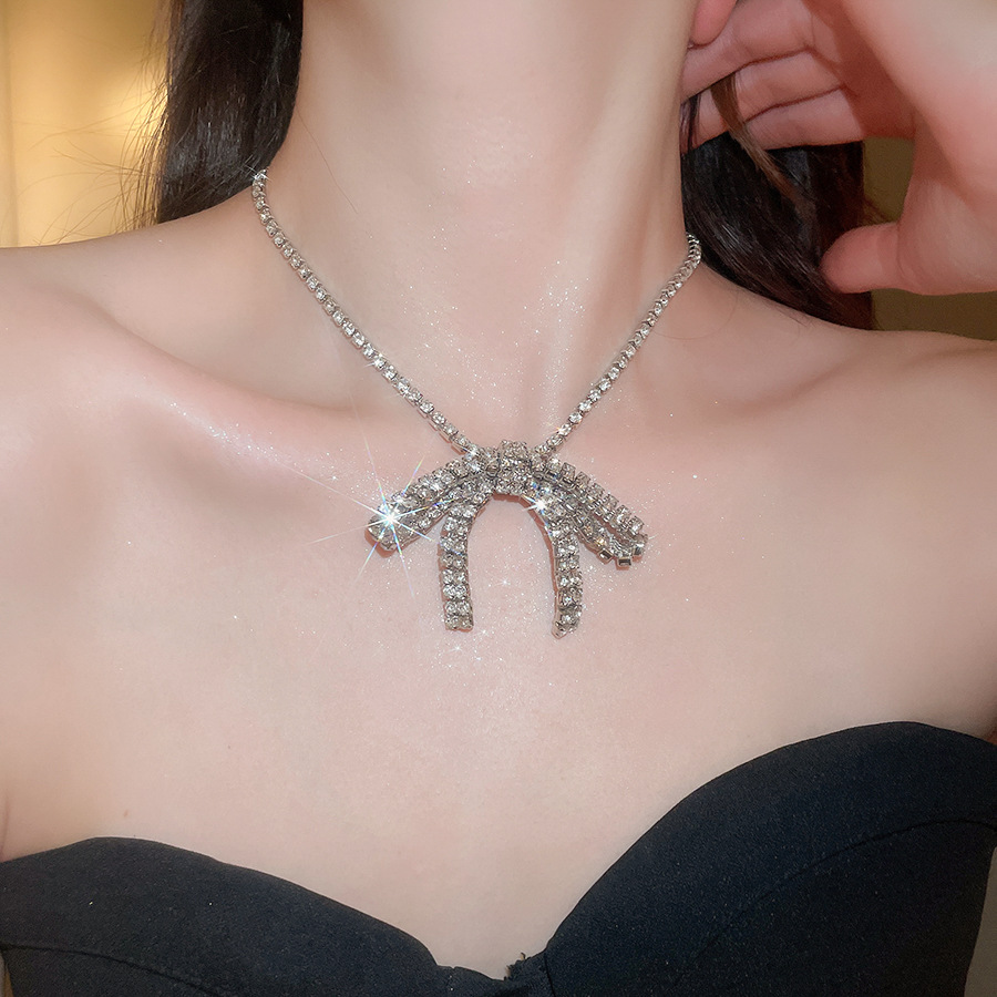 Super fairy-like diamond-encrusted bow pendant necklace, exquisite, sweet, elegant, and stylish collarbone chain, light luxury, niche, versatile acces - view 5