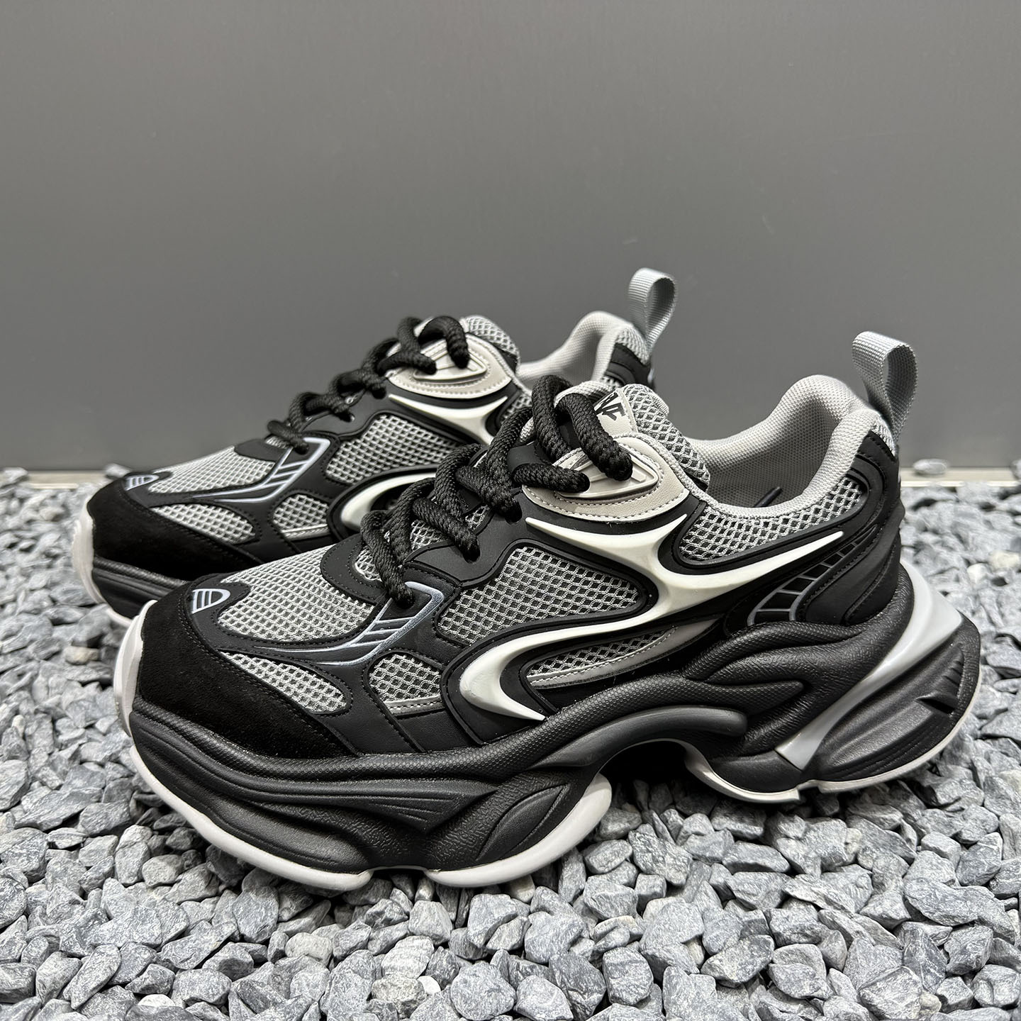 Hot new free shipping designer shoes for mens running shoes black green grey Fashionable and versatile outdoor sneakers sport shoes