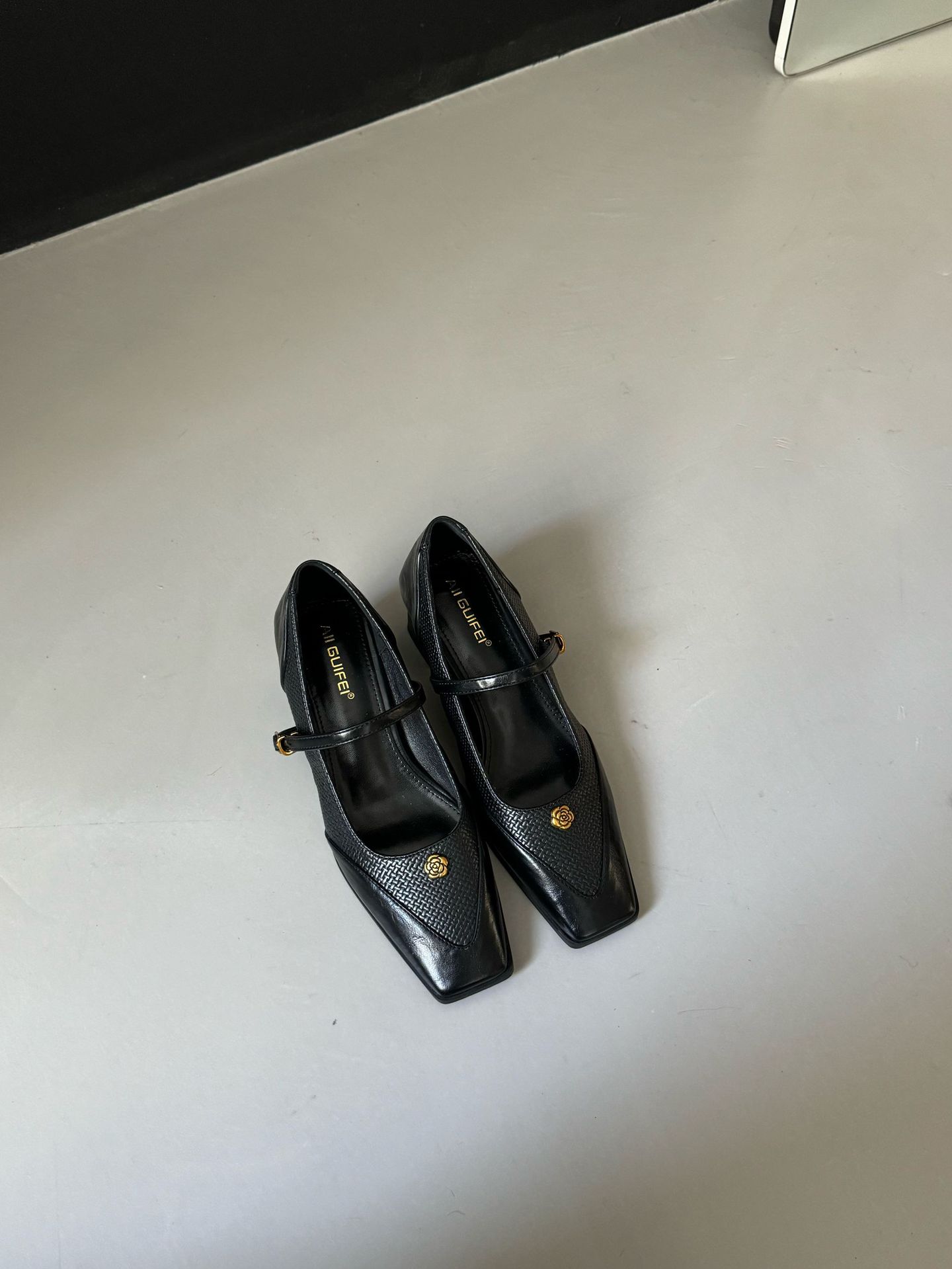 new Free Shipping Dress Shoes Fashionable pointed high heels simple and comfortable commuting elegant women's shoes