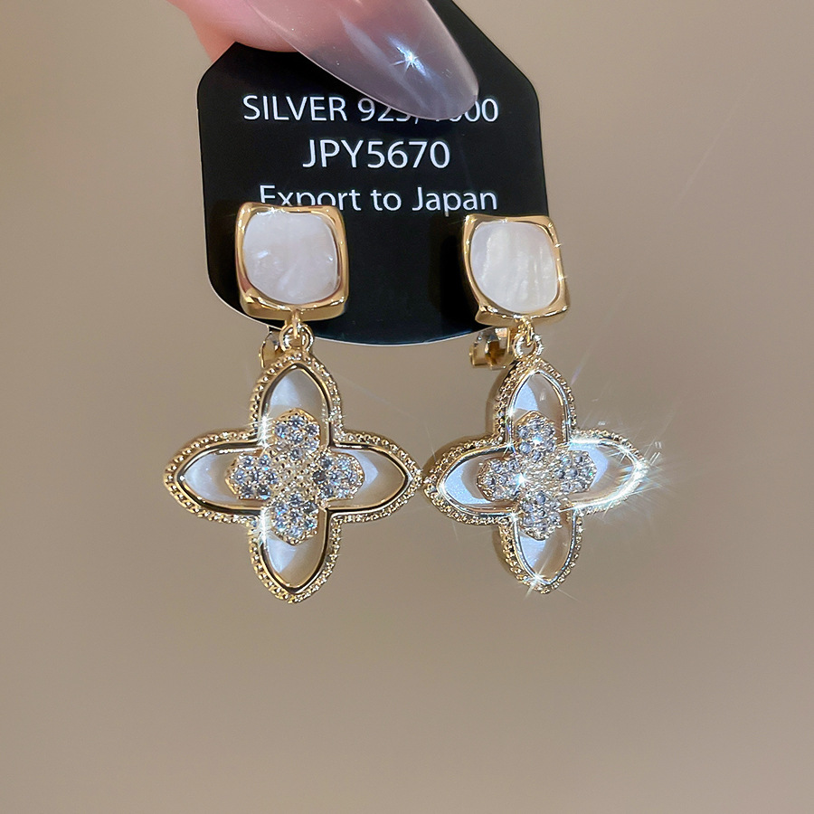 Zircon flower ear clip, vintage elegant niche style earrings, light luxury high-end earrings for women - view 8