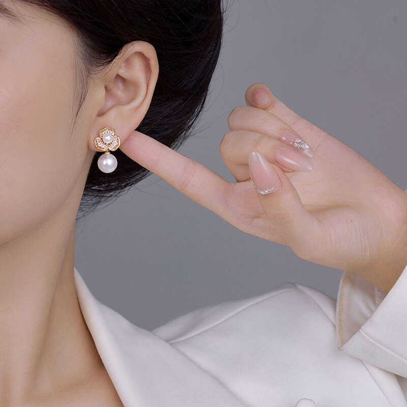 Floral Pearl Zircon Earrings With A High-end Light Luxury Fashionable Feel S925 Silver Needle Studs