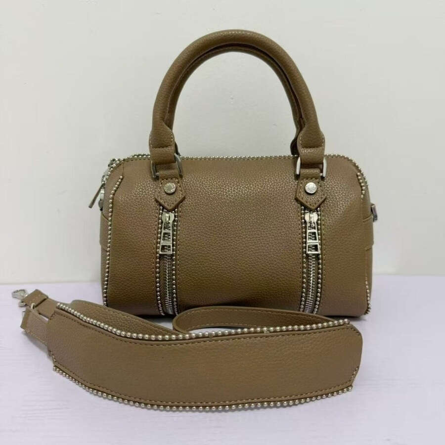 New fashion shoulder black women's crossbody bag, luxurious design, vintage envelope bag