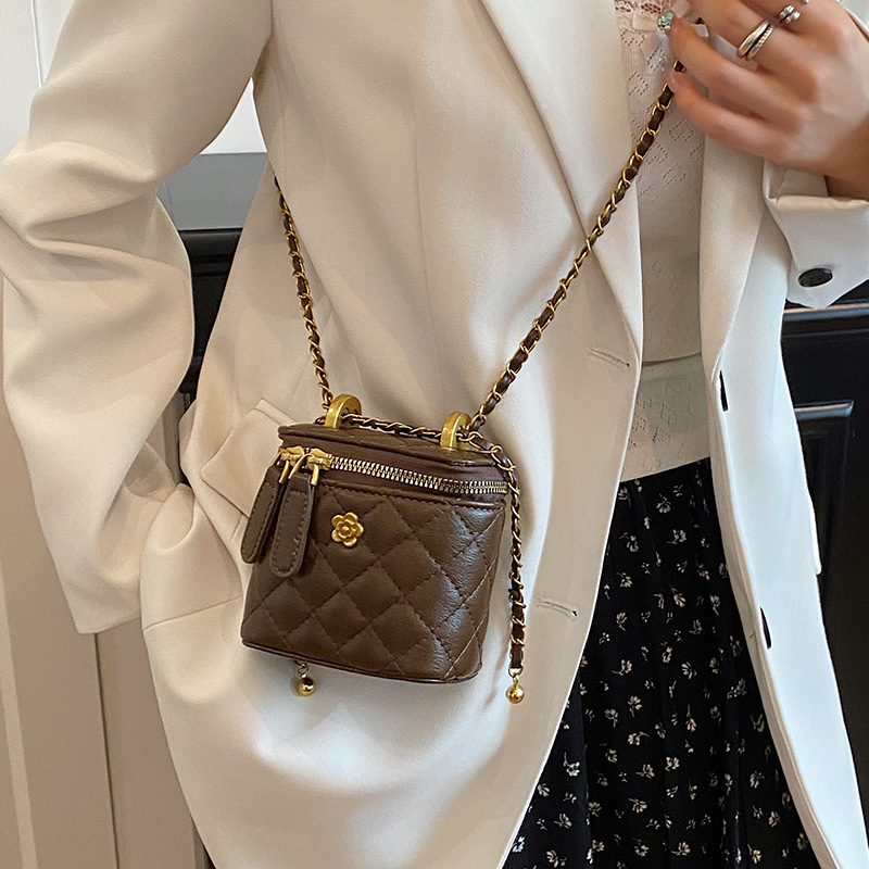 free shipping 2026 hot diamond grid chain box designer bag casual and fashionable temperament mini shoulder bag for woman