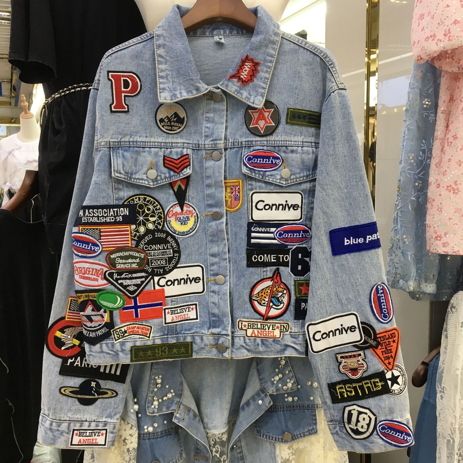 Women's Jackets Fashionable Spring Female Blue Denim Jacket Personality Hand-painted Graffiti Rivets Casual European Sequins Long Sleeves 230428