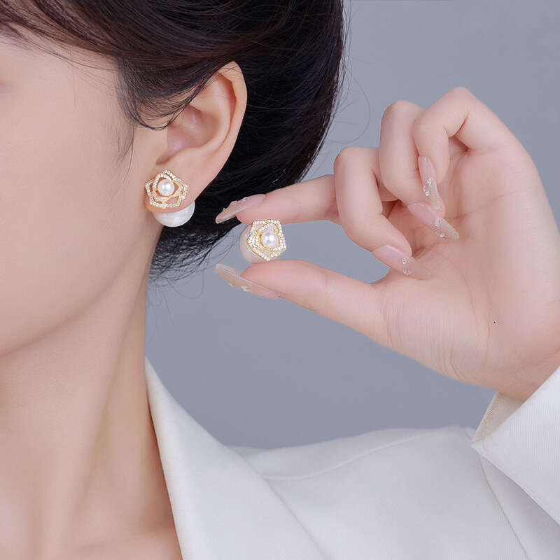 Elegant Pearl Camellia Stud Light Luxury Earrings Exquisite Niche Fashion Socialite Party Earrings For Women