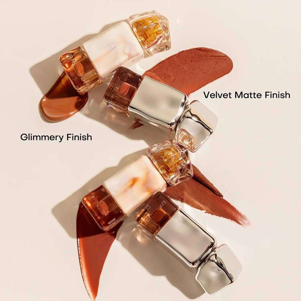 Mistine Gloss Thai Latte Juicy Hydrating Lipstick Lip Tint Non-Sticky Lightweight Feel. 1 Pack H260302