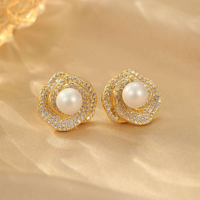 French-style Micro-inlaid Zircon Pearl Flower Stud Earrings Fashionable And Luxurious With A High-end Feel Vintage Socialite Earrings