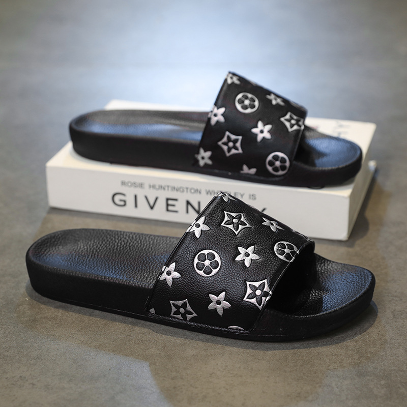Hot new free shipping designer slippers for mens flat slippers beige black Fashionable and versatile anti slip summer slippers for outdoor wear on the