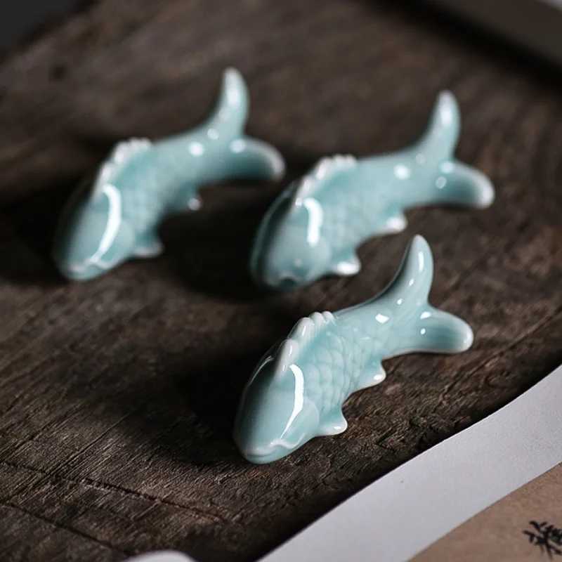 Lovely Celadon Ceramic Koi Fish Pen Holder Small Tea Pet Calligraphy Supply Home DecorT260302