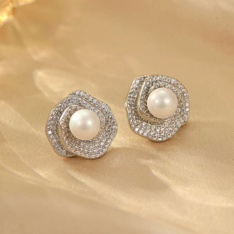 French-style Micro-inlaid Zircon Pearl Flower Stud Earrings Fashionable And Luxurious With A High-end Feel Vintage Socialite Earrings