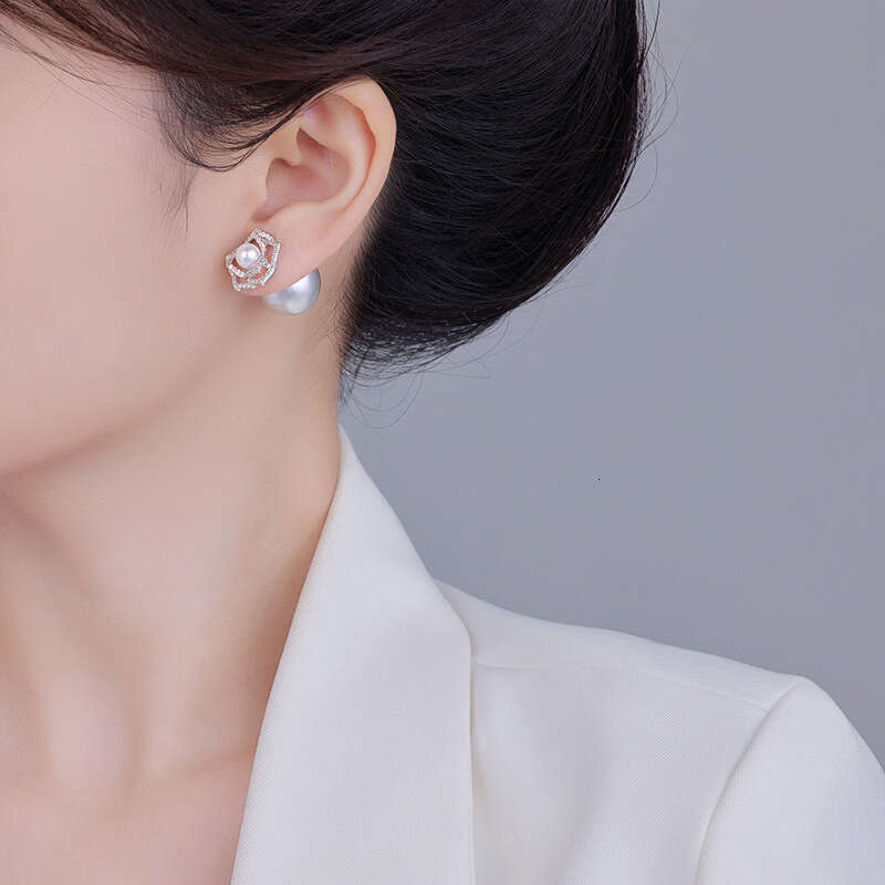 Elegant Pearl Camellia Stud Light Luxury Earrings Exquisite Niche Fashion Socialite Party Earrings For Women