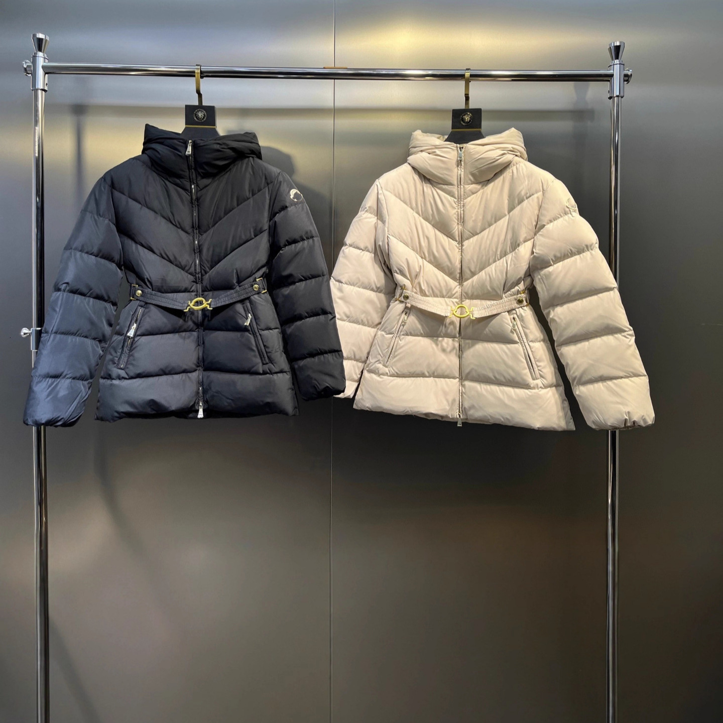 26ss Women's Short V-slit Design Waist-slimming Belt White Duck Luxury Down Jackets Winter Jacket Coat 03DXD