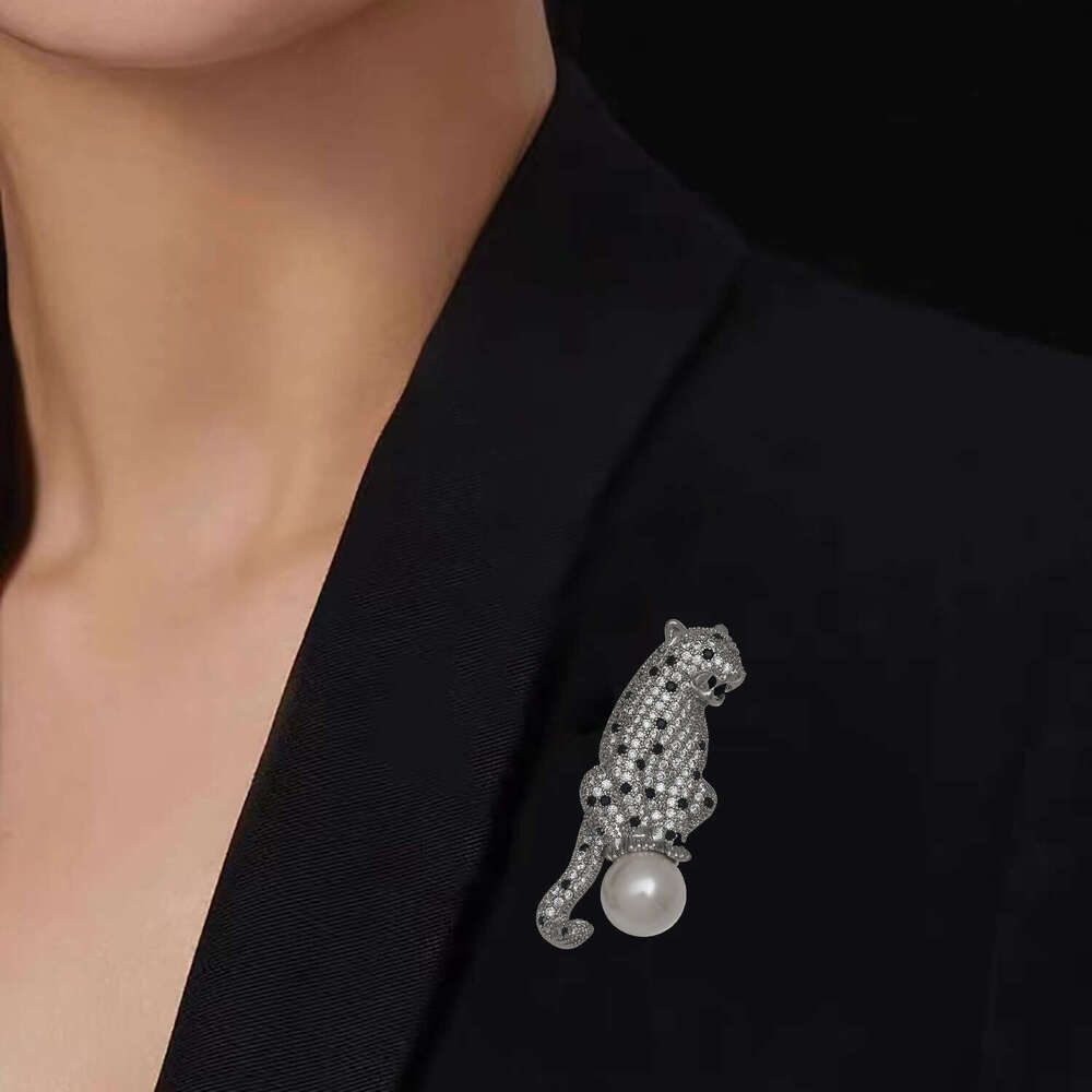 Full Zirconium Cheetah Brooch Elegant Accessory For Coats And Suits Luxurious Sophisticated Unisex Style