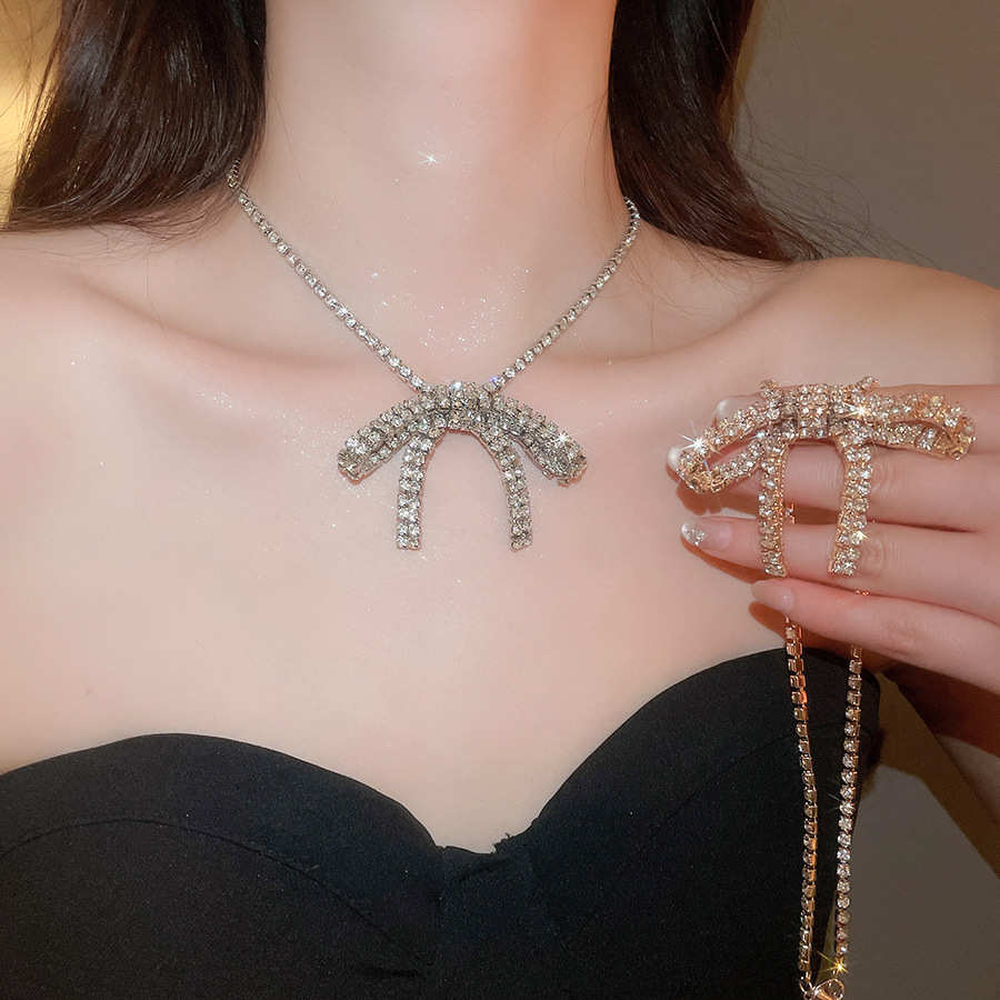 Super fairy-like diamond-encrusted bow pendant necklace, exquisite, sweet, elegant, and stylish collarbone chain, light luxury, niche, versatile acces - view 3