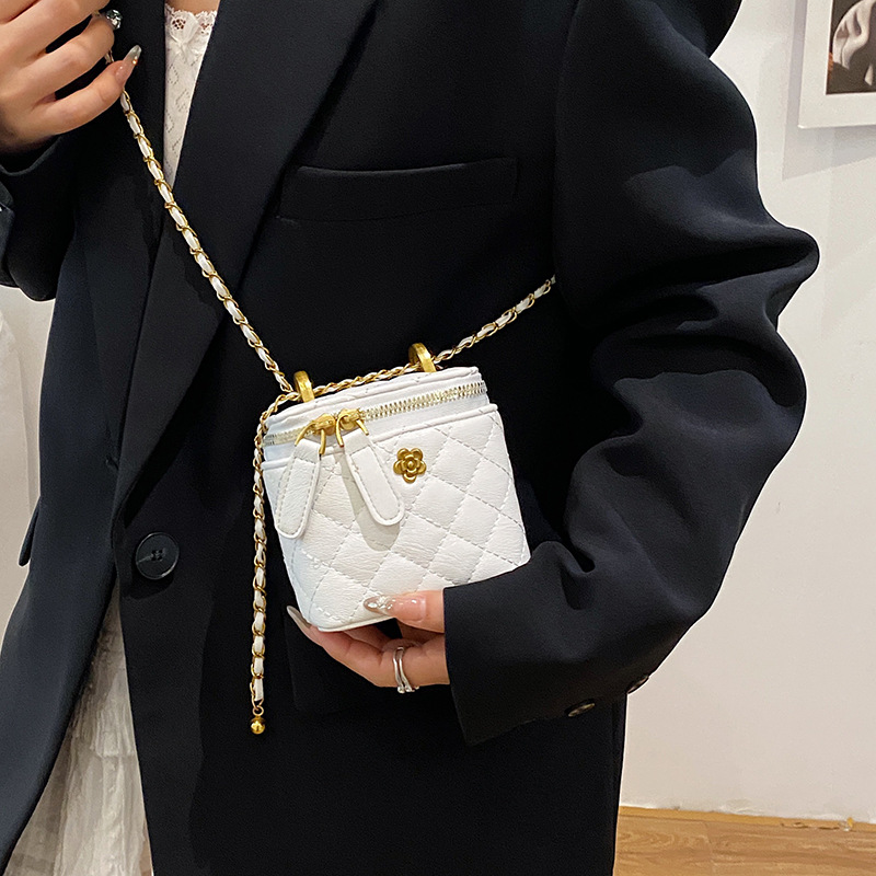 free shipping 2026 hot diamond grid chain box designer bag casual and fashionable temperament mini shoulder bag for woman