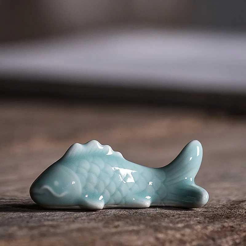 Lovely Celadon Ceramic Koi Fish Pen Holder Small Tea Pet Calligraphy Supply Home DecorT260302