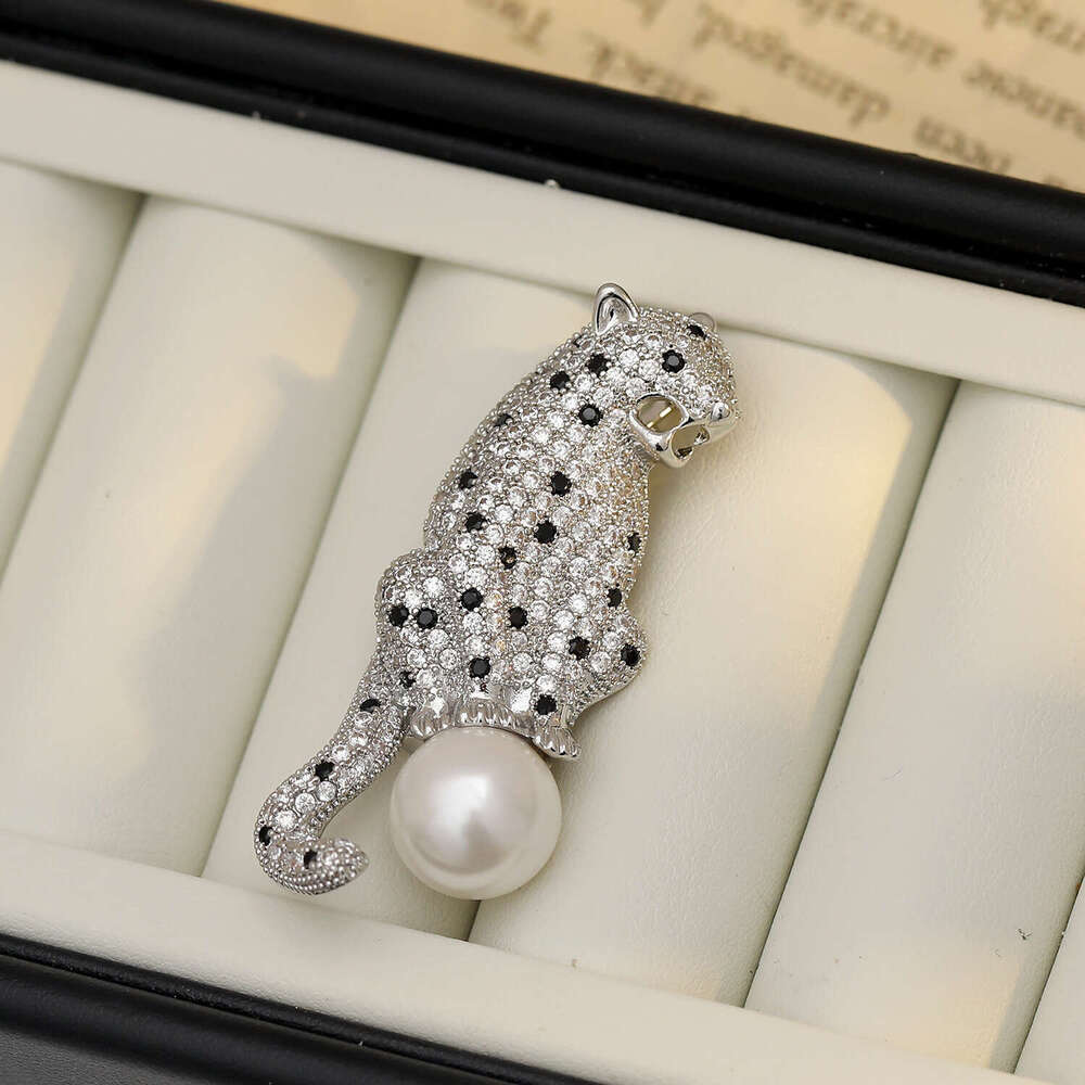 Full Zirconium Cheetah Brooch Elegant Accessory For Coats And Suits Luxurious Sophisticated Unisex Style