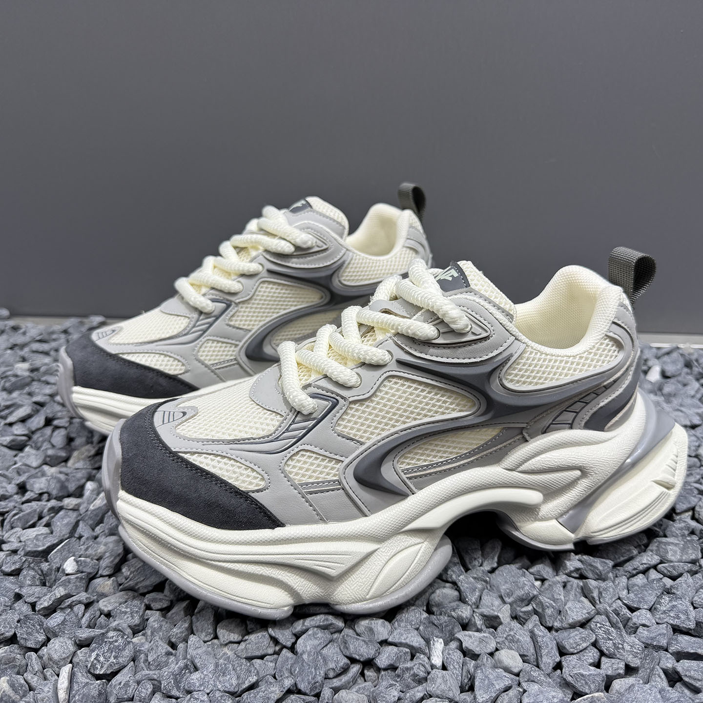 Hot new free shipping designer shoes for mens running shoes black green grey Fashionable and versatile outdoor sneakers sport shoes