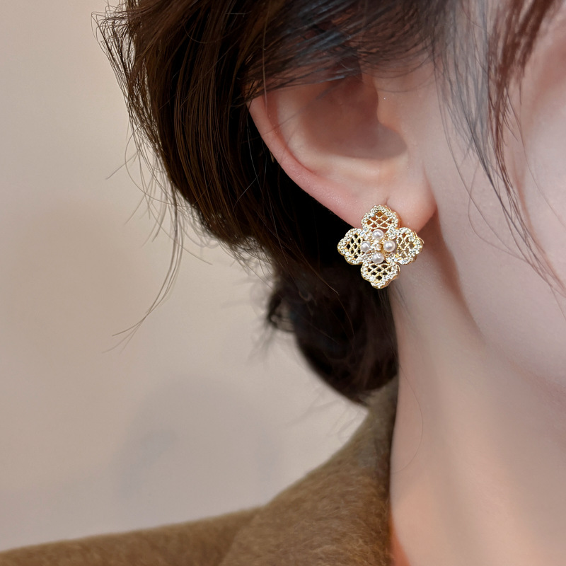 18K real gold plated zircon hollow flower pearl ear clip vintage elegant temperament light luxury niche earrings - view 3