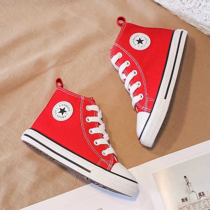 These Kids' High-Top Canvas Sneakers are lightweight, breathable, and non-slip, perfect for summer casual wear with a simple, solid-color style.T
