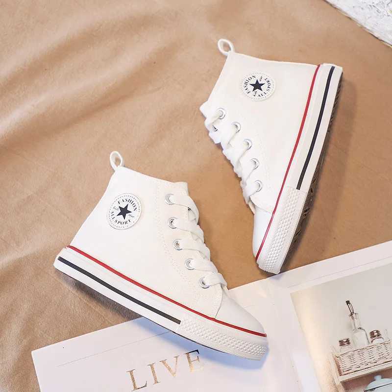 These Kids' High-Top Canvas Sneakers are lightweight, breathable, and non-slip, perfect for summer casual wear with a simple, solid-color style.T