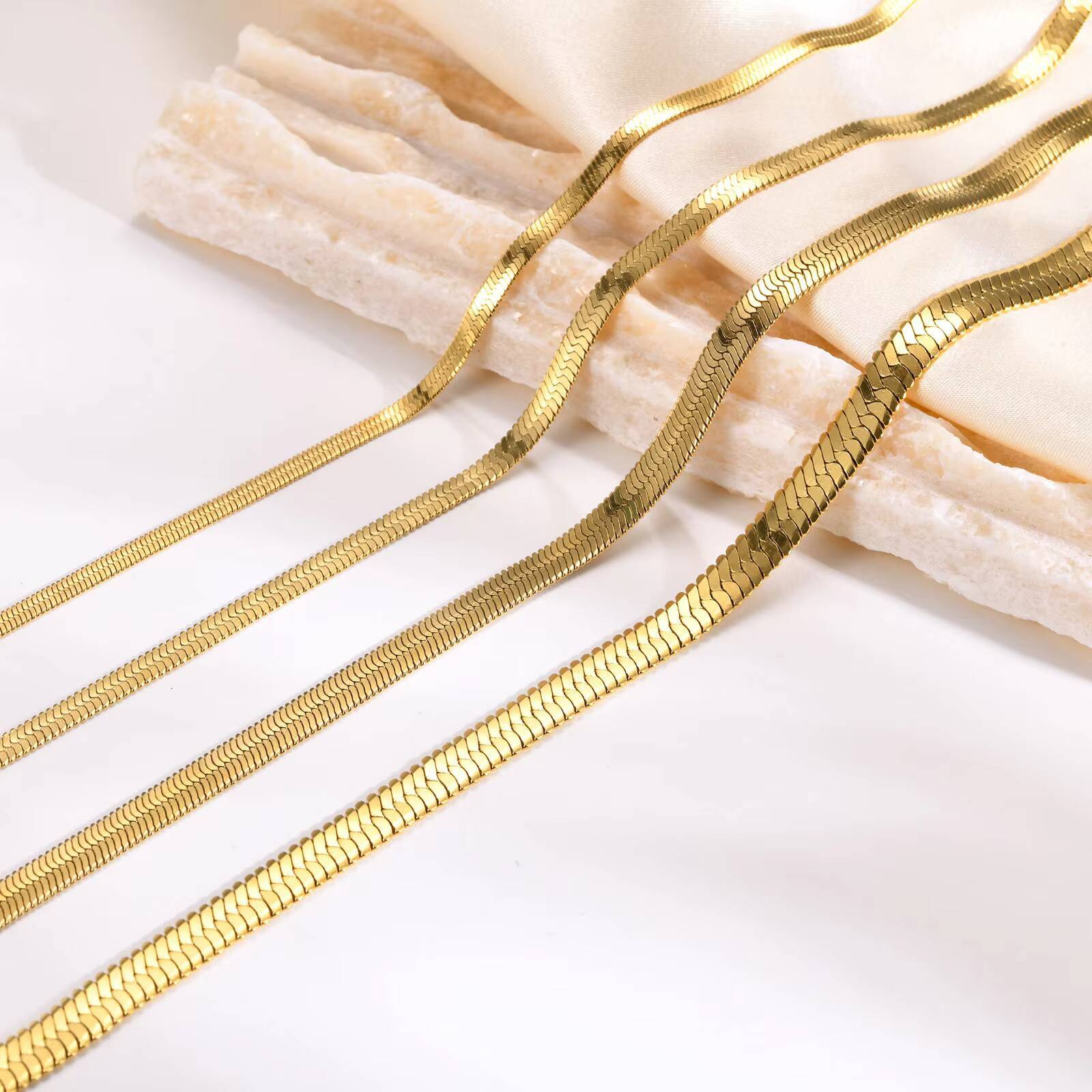 High End 18K PVD Gold Plated Herringbone Choker Necklace Snake Stainless Steel Necklace