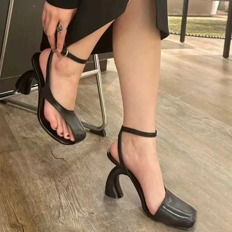2025 European and American Womens Spring and Summer Open Toed Thick High Heels Square Head One Button Strap Large Sandals K260302