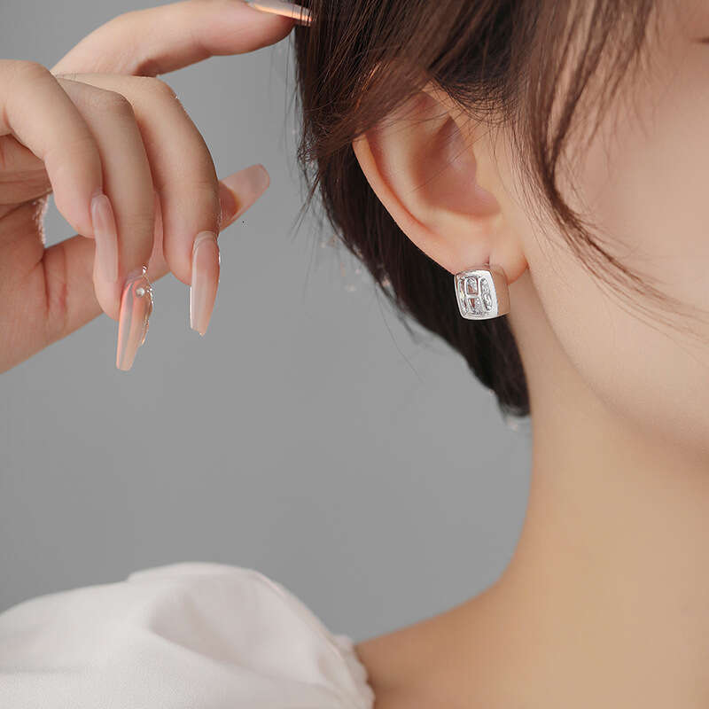 H Zirconia Square Stud Earrings High-end Luxury With Versatile And Elegant Design Silver Needle Earrings