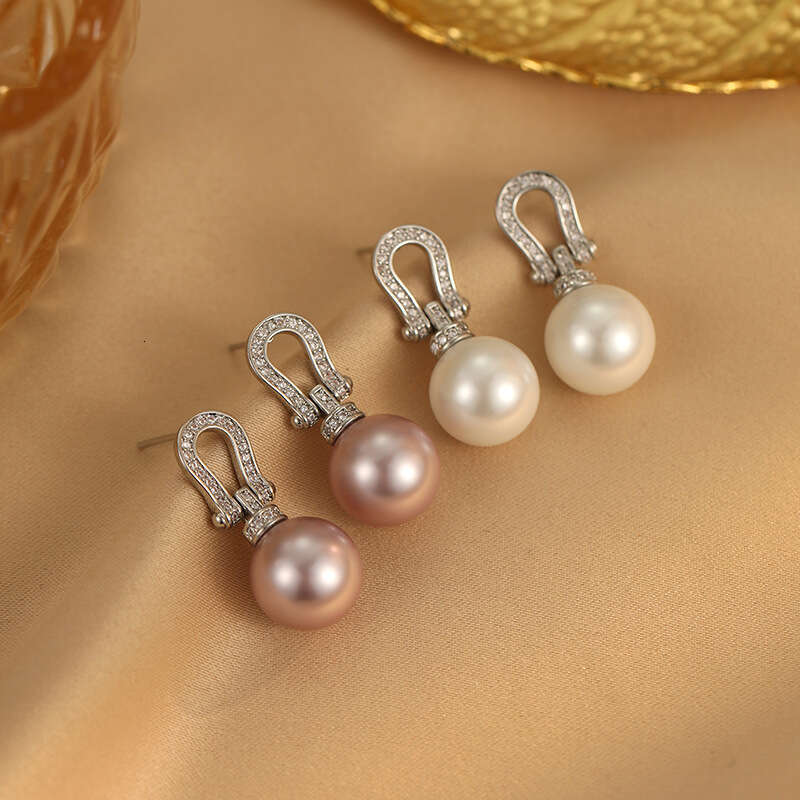 Micro-inlaid Hollow Horseshoe Pearl Stud Earrings For Women Light Luxury Design Exquisite And Versatile Ear
