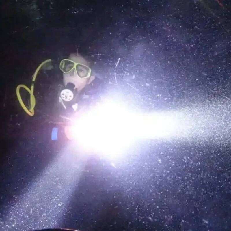 Zoom 200M Led Rechargeable Portable Professional Underwater Lantern IPX8 Waterproof Diving Flashlight Z260301