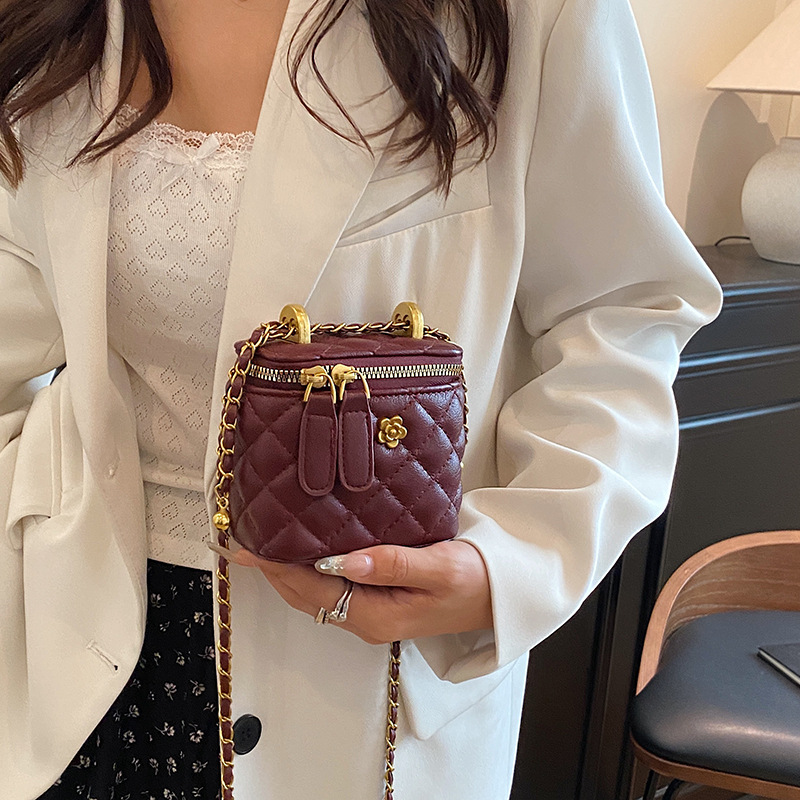 free shipping 2026 hot diamond grid chain box designer bag casual and fashionable temperament mini shoulder bag for woman